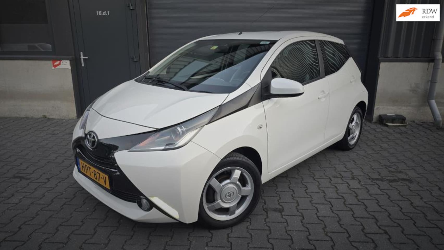 Toyota Aygo - 1.0 VVT-i x-play Led Lm. Multimedia Cruise - AutoWereld.nl