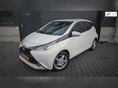 Toyota Aygo - 1.0 VVT-i x-play Led Lm. Multimedia Cruise