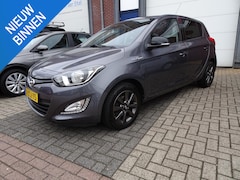 Hyundai i20 - 1.2 HP i-Motion Airco l Trekhaak l Allseason
