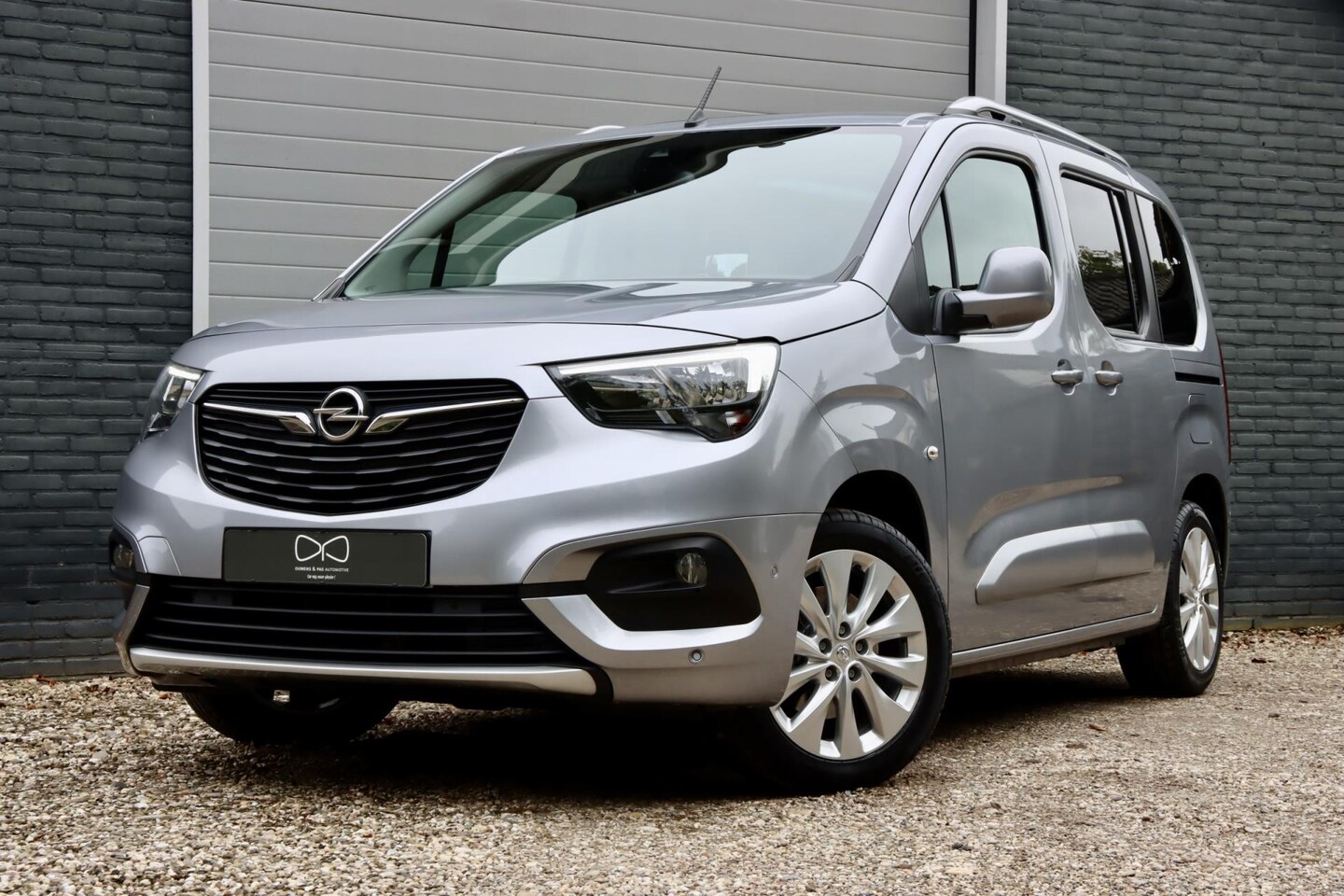 Opel Combo Tour - LIFE 1.2 Turbo L1H1 Edition | PANORAMA | NAVIGATIE | CAMERA | CRUISE | TREKHAAK - AutoWereld.nl