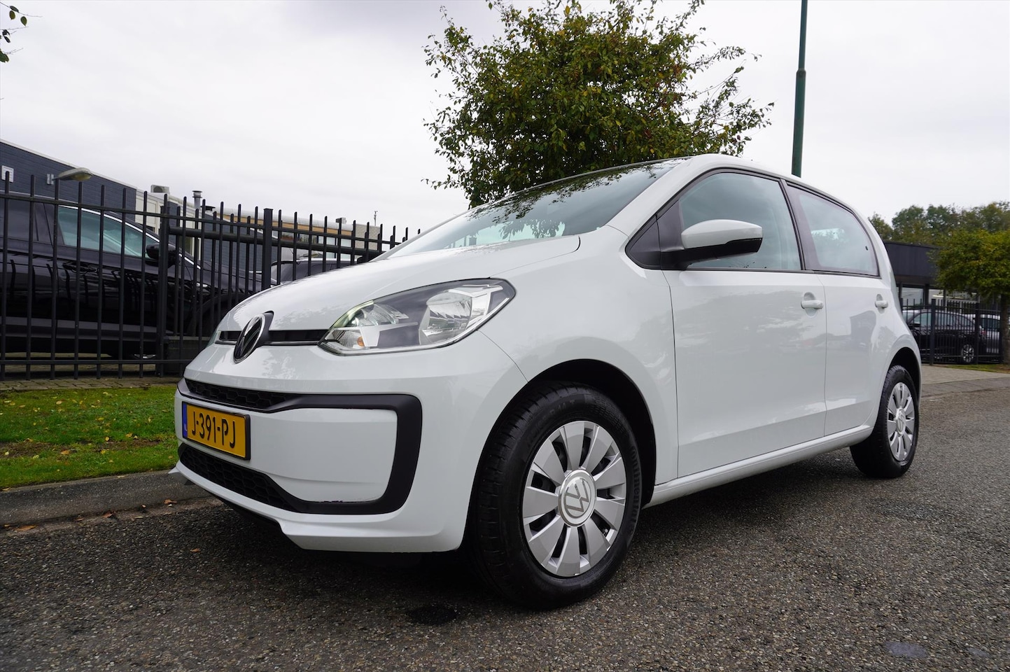 Volkswagen Up! - 1.0 60PK Up! Executive Parkeercamera Climatronic - AutoWereld.nl