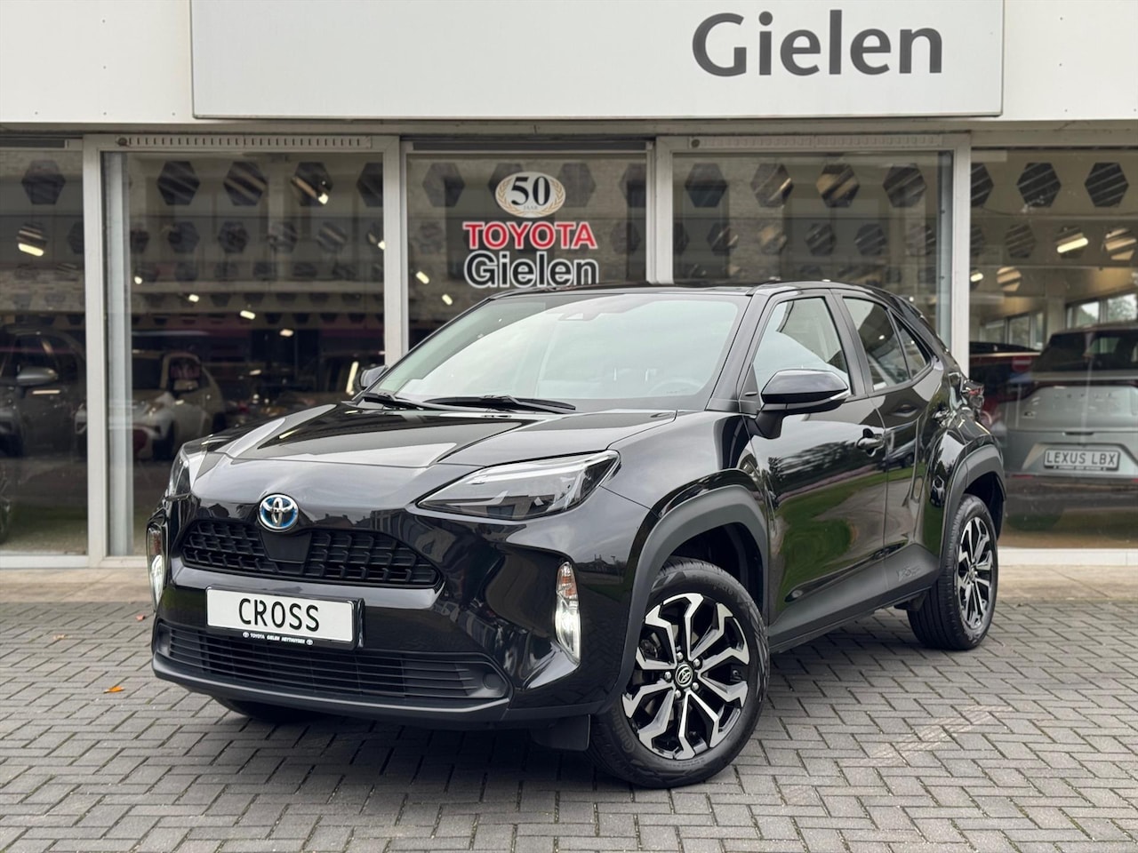 Toyota Yaris Cross - 1.5 Hybrid Active Plus | 17 inch Lichtmetalen velgen, Apple CarPlay/Android Auto, Parkeerc - AutoWereld.nl