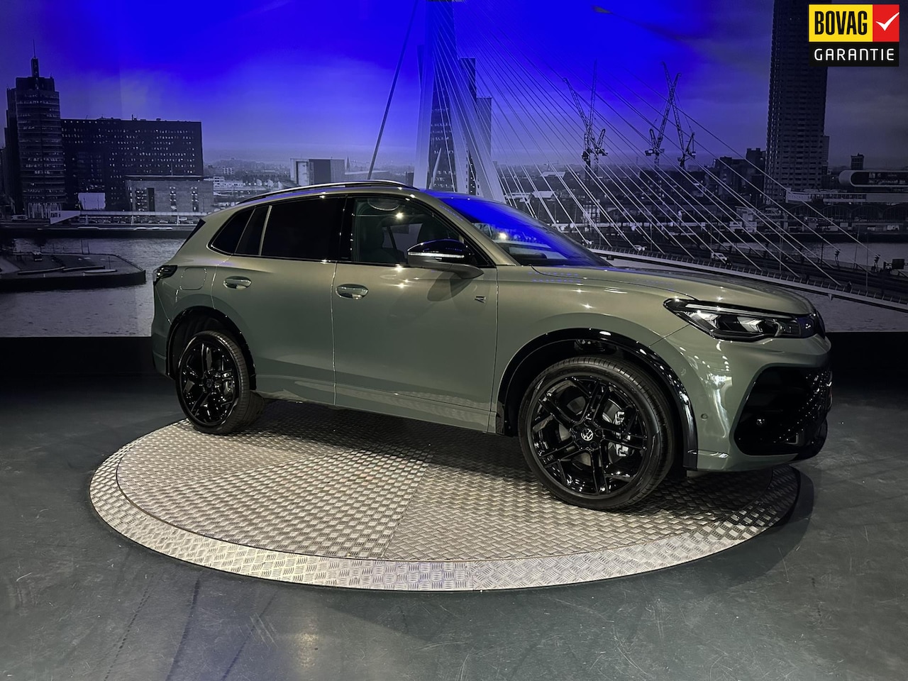 Volkswagen Tiguan - 1.5 eHybrid R-Line Edition *Leder*Memory*BlackStyle*Trekhaak* - AutoWereld.nl