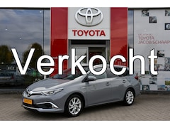 Toyota Auris Touring Sports - 1.8 Hybrid Executive Automaat 136pk | Panoramadak | Navigatie | Park Assist | Dealer-onder