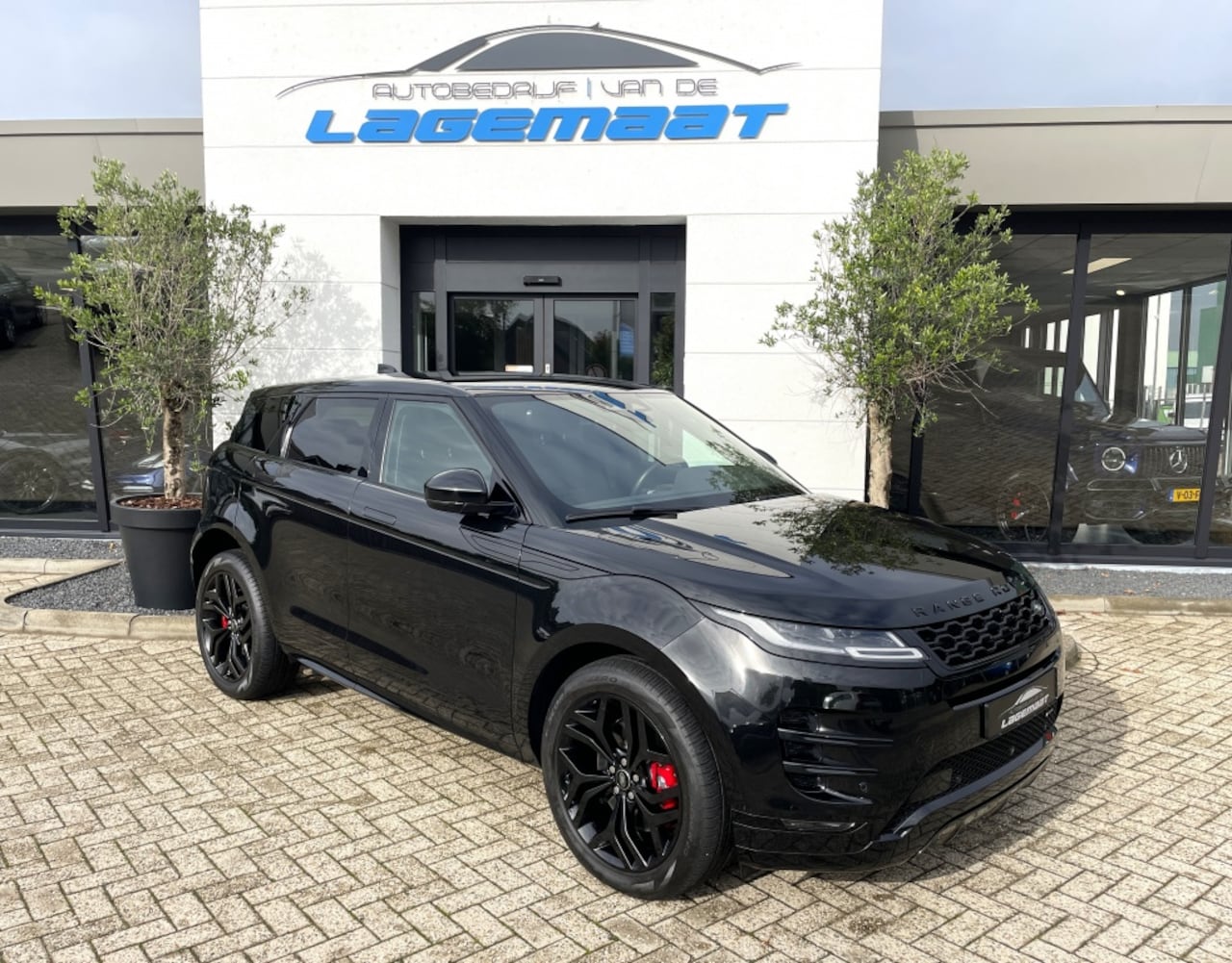 Land Rover Range Rover Evoque - R-Dynamic SE Hybrid | Black Pack | Trekhaak | Elek. Stoelen | - AutoWereld.nl