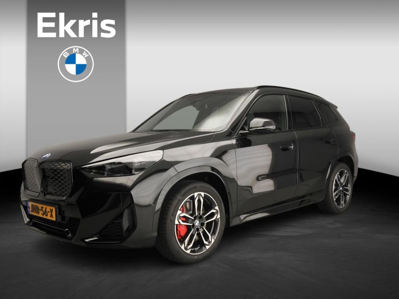 BMW iX1 - eDrive20 M-Sportpakket / Trekhaak / Panoramadak / Harman-Kardon / Getint glas / Alu wielen - AutoWereld.nl