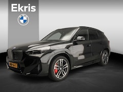 BMW iX1 - eDrive20 M-Sportpakket / Trekhaak / Panoramadak / Harman-Kardon / Getint glas / Alu wielen