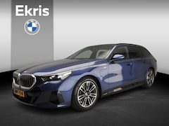 BMW 5-serie Touring - 530e | M-Sportpakket | LED | Navigatie | Active cruise | Trekhaak | Schuifdak | DAB | HArm