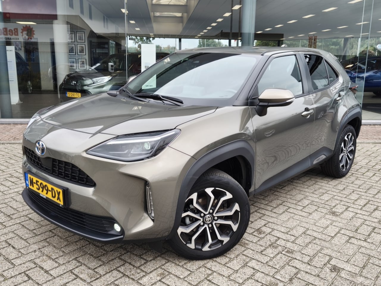 Toyota Yaris Cross - 1.5 Hybrid First Edition | Trekhaak | Keyless Entry | Android Au - AutoWereld.nl