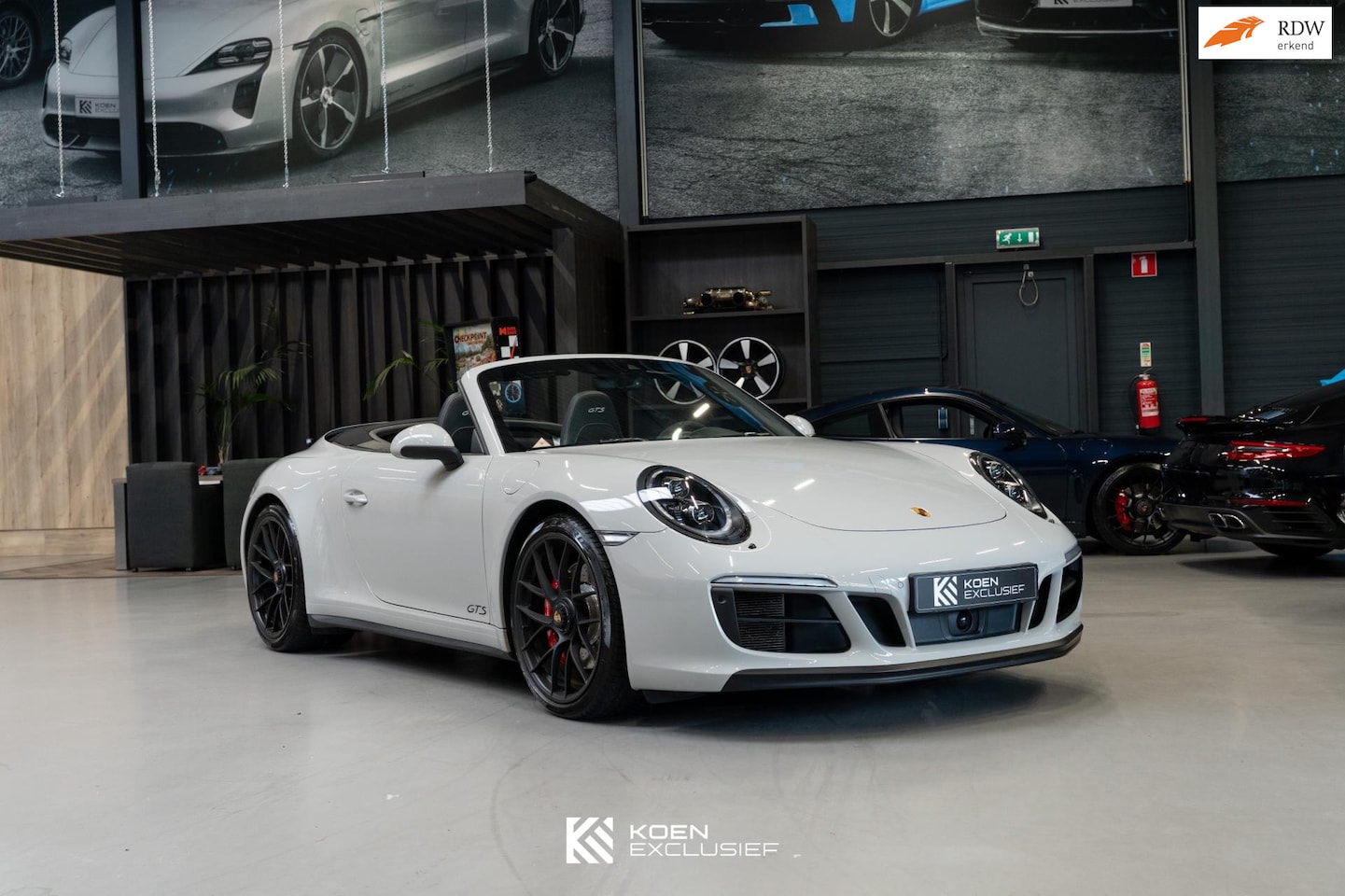 Porsche 911 Cabrio - 991 3.0 Carrera 4 GTS Km stand 53199 - AutoWereld.nl