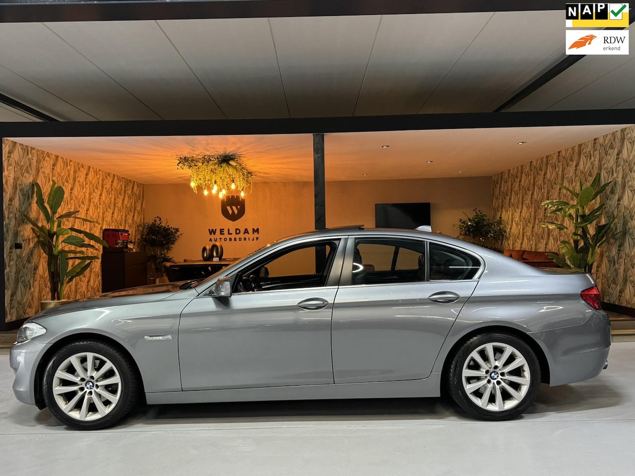 BMW 5-serie - 520i NAP Trekhaak Pano Leder StoelVW PDC Cruise Clima Navi Led Rijklaar - AutoWereld.nl