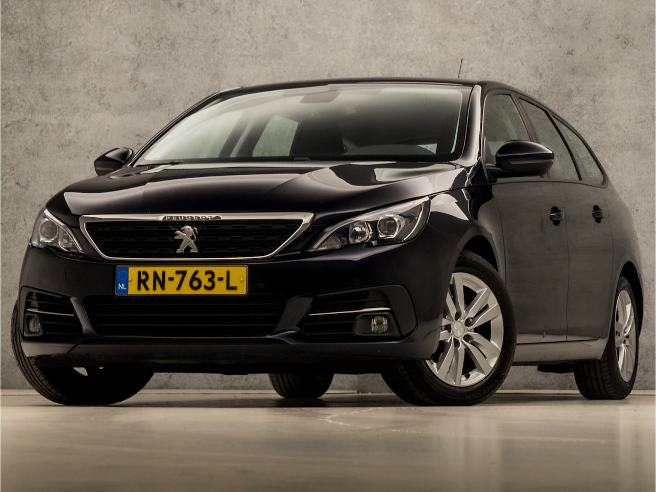 Peugeot 308 SW - 1.2 PureTech Sport (APPLE CARPLAY, GROOT NAVI, TREKHAAK, PARKEERSENSOREN, SPORTSTOELEN, CR - AutoWereld.nl