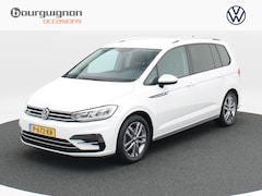 Volkswagen Touran - 1.5 TSi 150 Pk Automaat R-Line 7-Pers | Trekhaak | Adaptive Cruise | Camera | Carplay | Cl