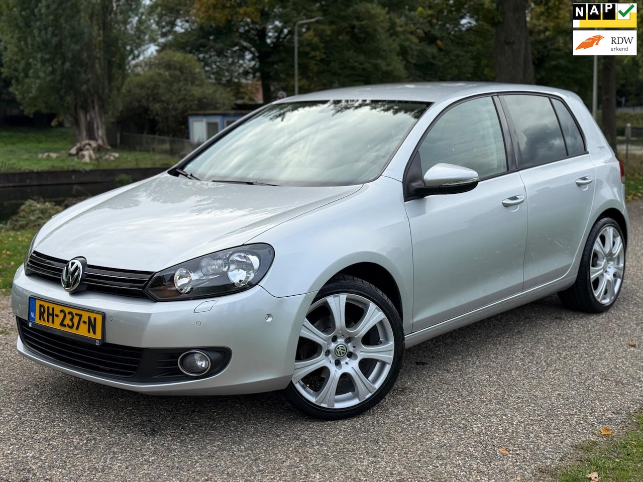 Volkswagen Golf - 1.2 TSI Highline Team Edition|5-Deurs|Airco|Navi|Sensoren - AutoWereld.nl