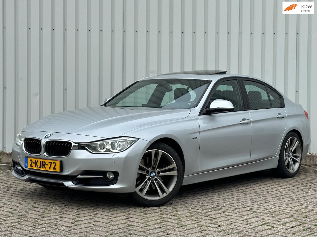 BMW 3-serie - 328i High Executive|Schuif/kantel|H&K|Leder|Stoelverwarming|Dodehoek|Trekhaak - AutoWereld.nl