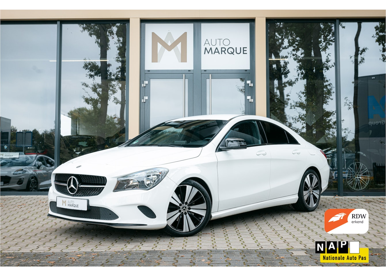 Mercedes-Benz CLA-Klasse - 180 Aut. 123PK | Urban | Night Pack | AMG Styling | Sportstoelen | Achteruitrijcamera | 18 - AutoWereld.nl