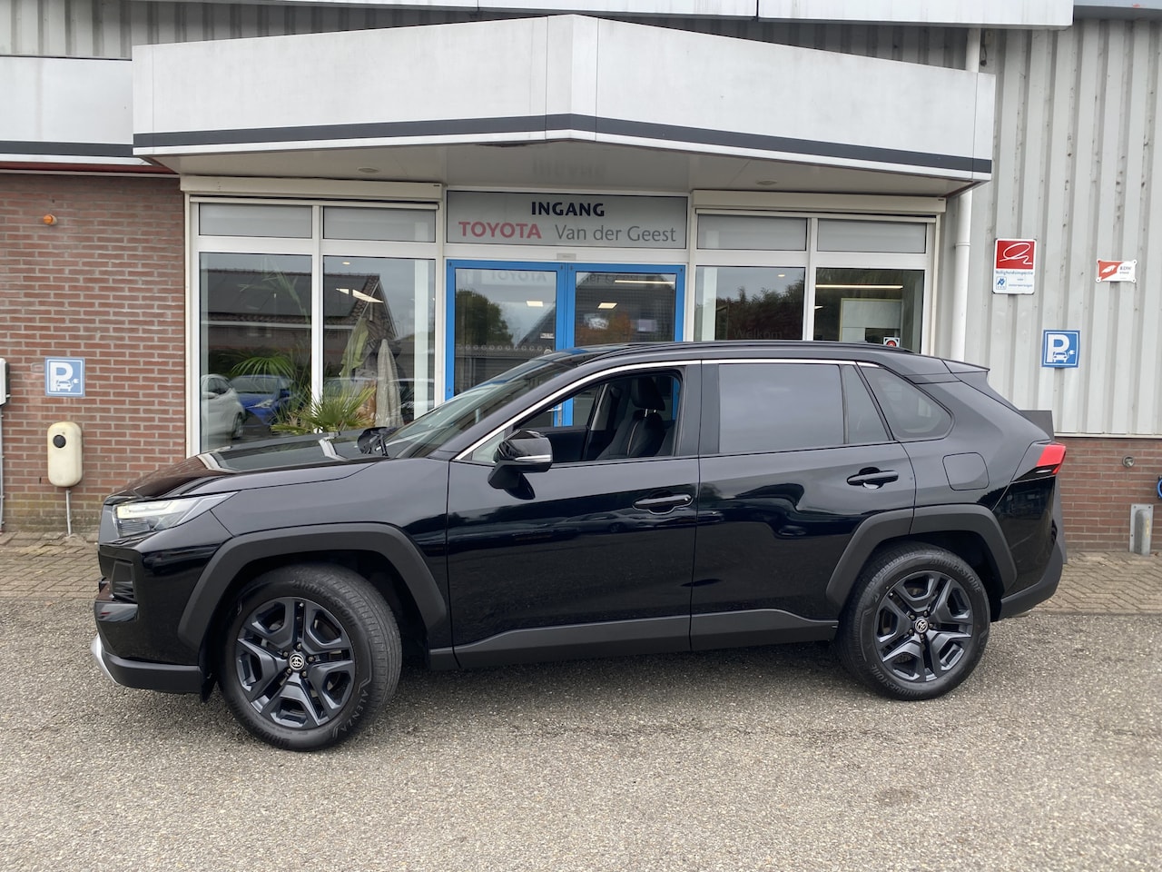 Toyota RAV4 - 2.5 Hybrid AWD ADVENTURE 2.5 Hybrid AWD ADVENTURE - AutoWereld.nl