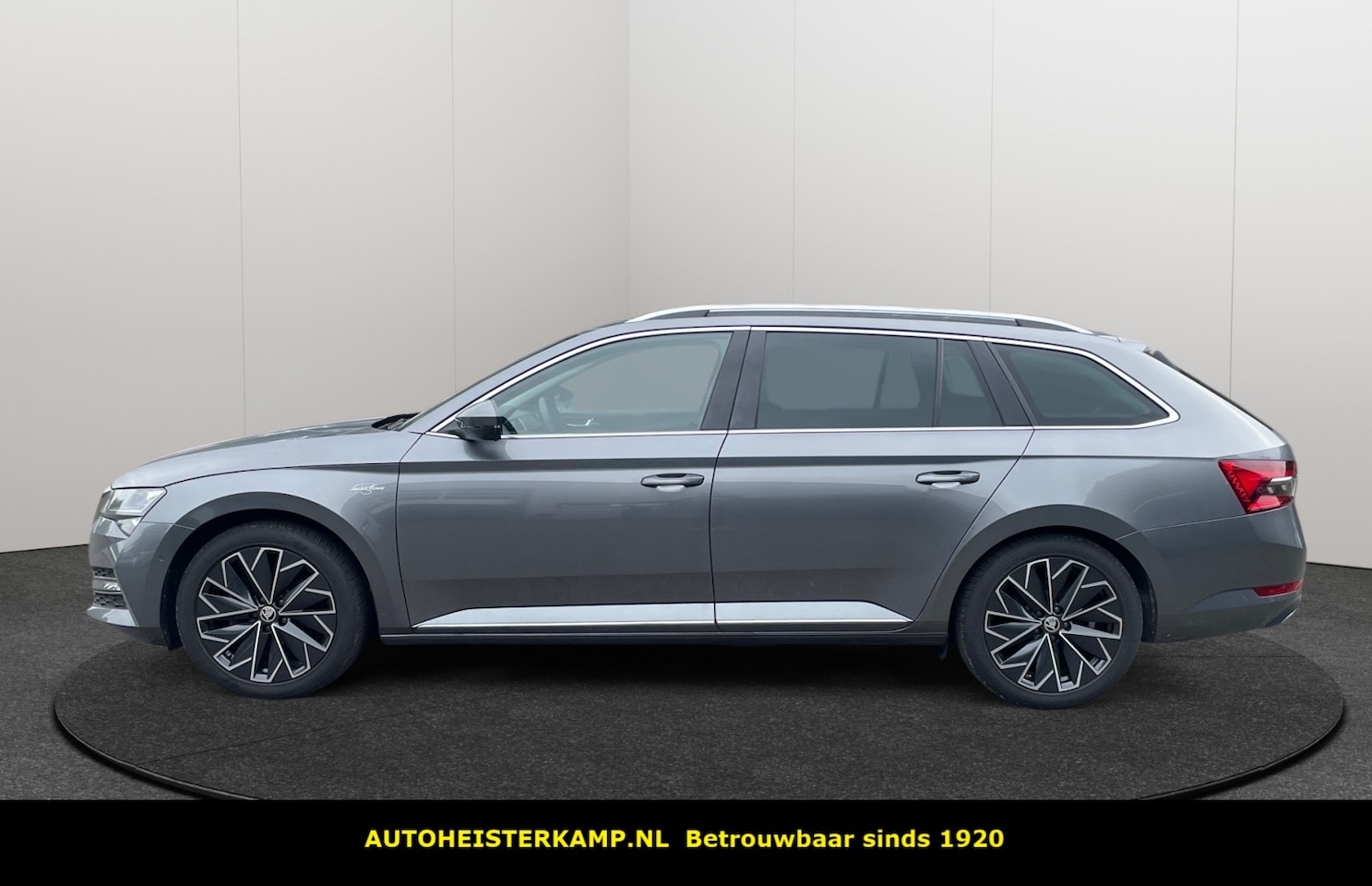 Skoda Superb Combi - 1.4 TSI iV Laurin Klement ACC Leder Memory LED Stuurverwarming Stoelverwarming Keyless-Go - AutoWereld.nl