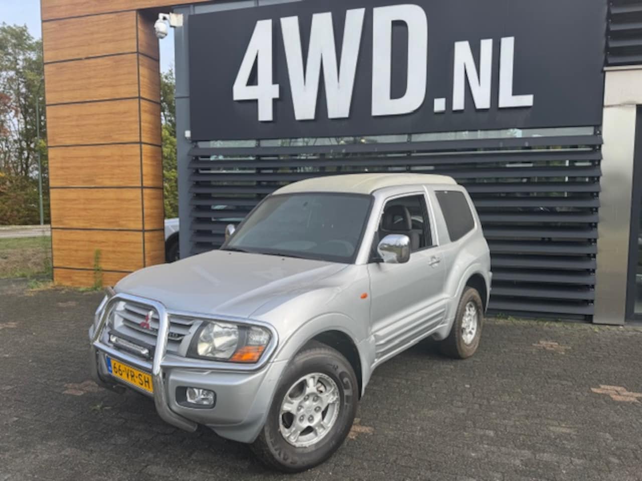 Mitsubishi Pajero - 3.2 Di-D GLS HR VAN / AIRCO / CRUISE / 4WD H/L GEARING EXPORT PRICE € 3.699 MARGE CAR WITH - AutoWereld.nl