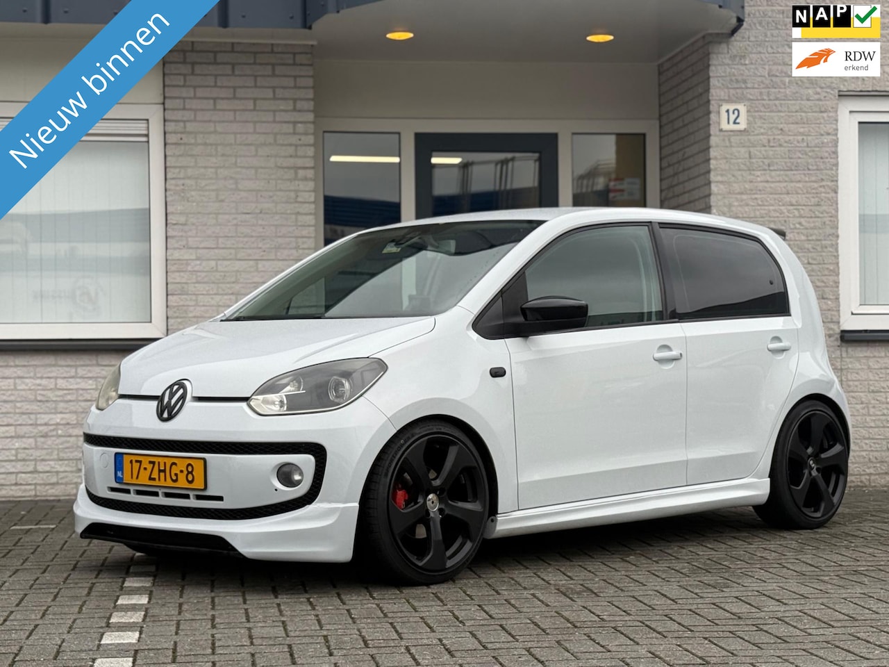 Volkswagen Up! - 1.0 75pk! high up! Airco|Navi| Sportvelgen!!! - AutoWereld.nl