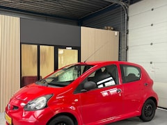 Toyota Aygo - 1.0-12V 5-deurs rood