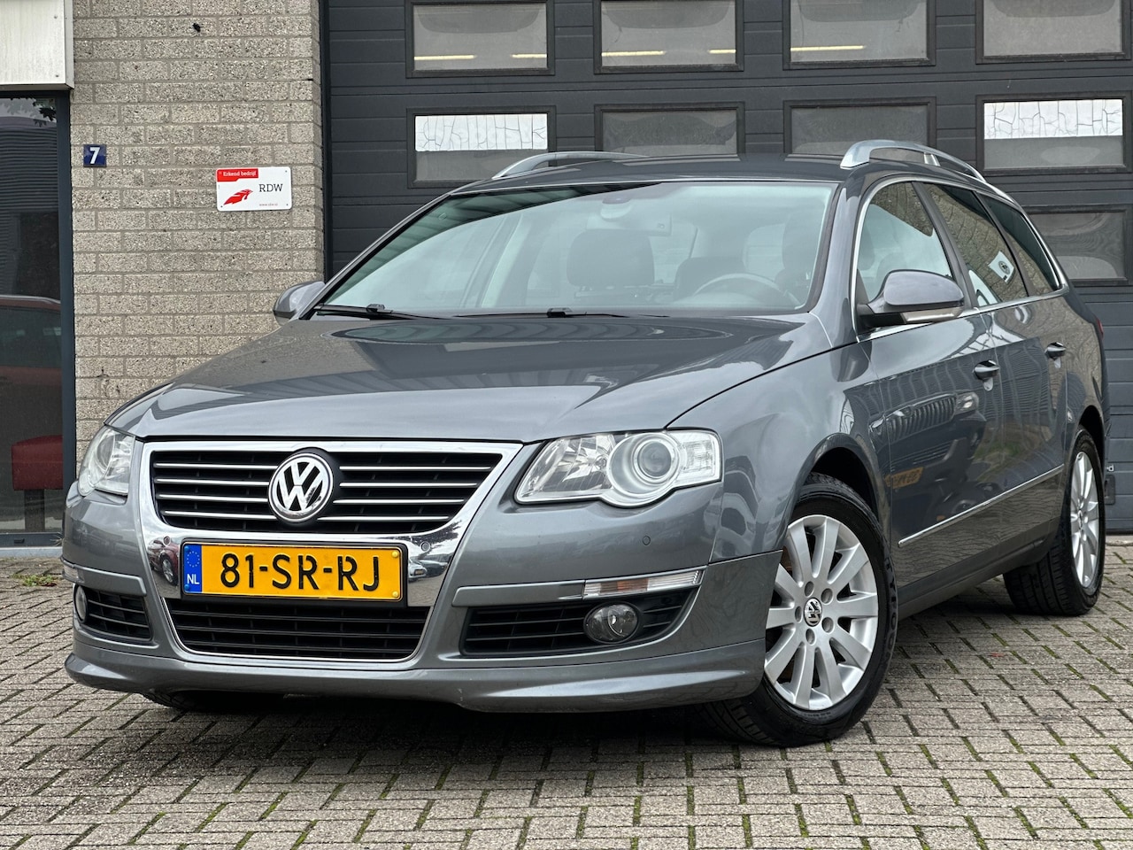 Volkswagen Passat Variant - 2.0 FSI Highline / PDC / Clima / Alcantara / Stoelverwarming / Navi / Cruise Control - AutoWereld.nl