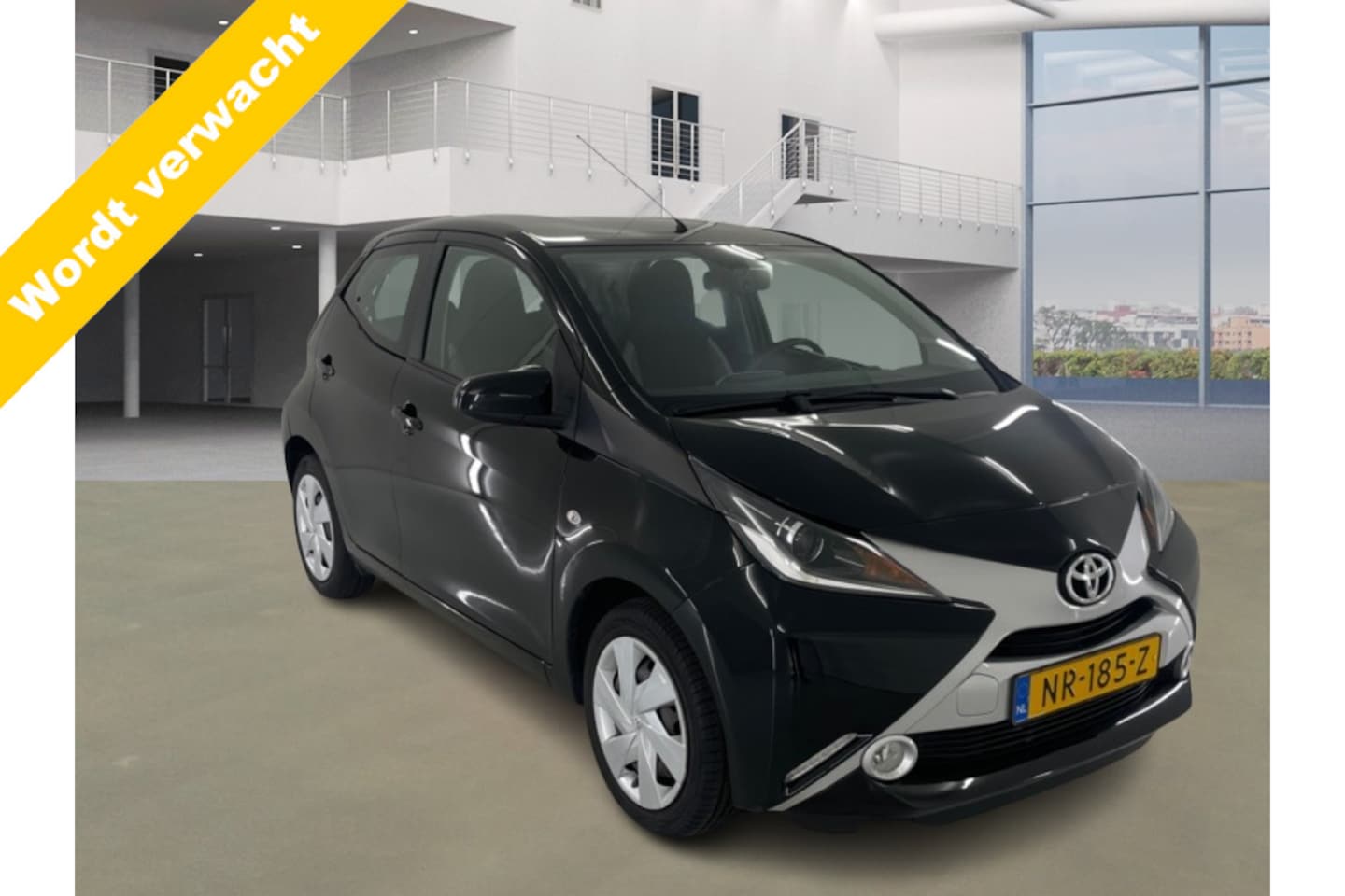 Toyota Aygo - 1.0 VVT-i x-play 1.0 VVT-i x-play, Camera! Navi! VERWACHT!! - AutoWereld.nl