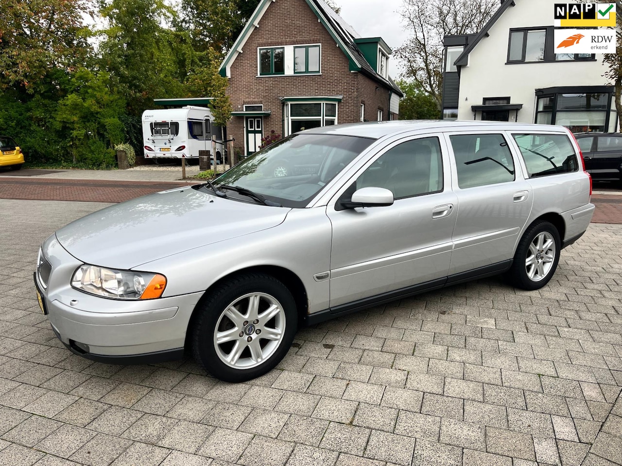 Volvo V70 - 2.4 Edition II Sport Leder Ecc Trekh 5Cil Youngtimer NW APK - AutoWereld.nl