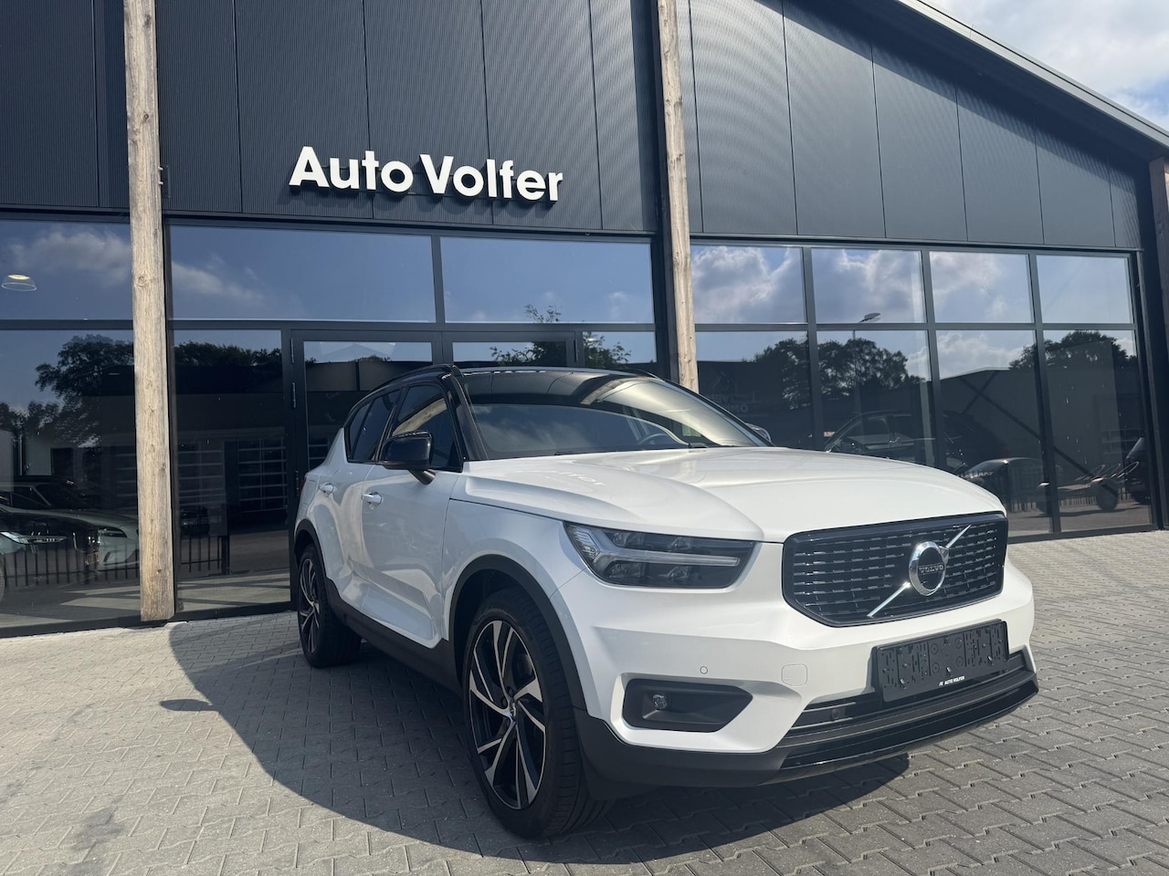 Volvo XC40 - 2.0 T4 AWD R-Design LED|ACC|cam|h&K sound - AutoWereld.nl