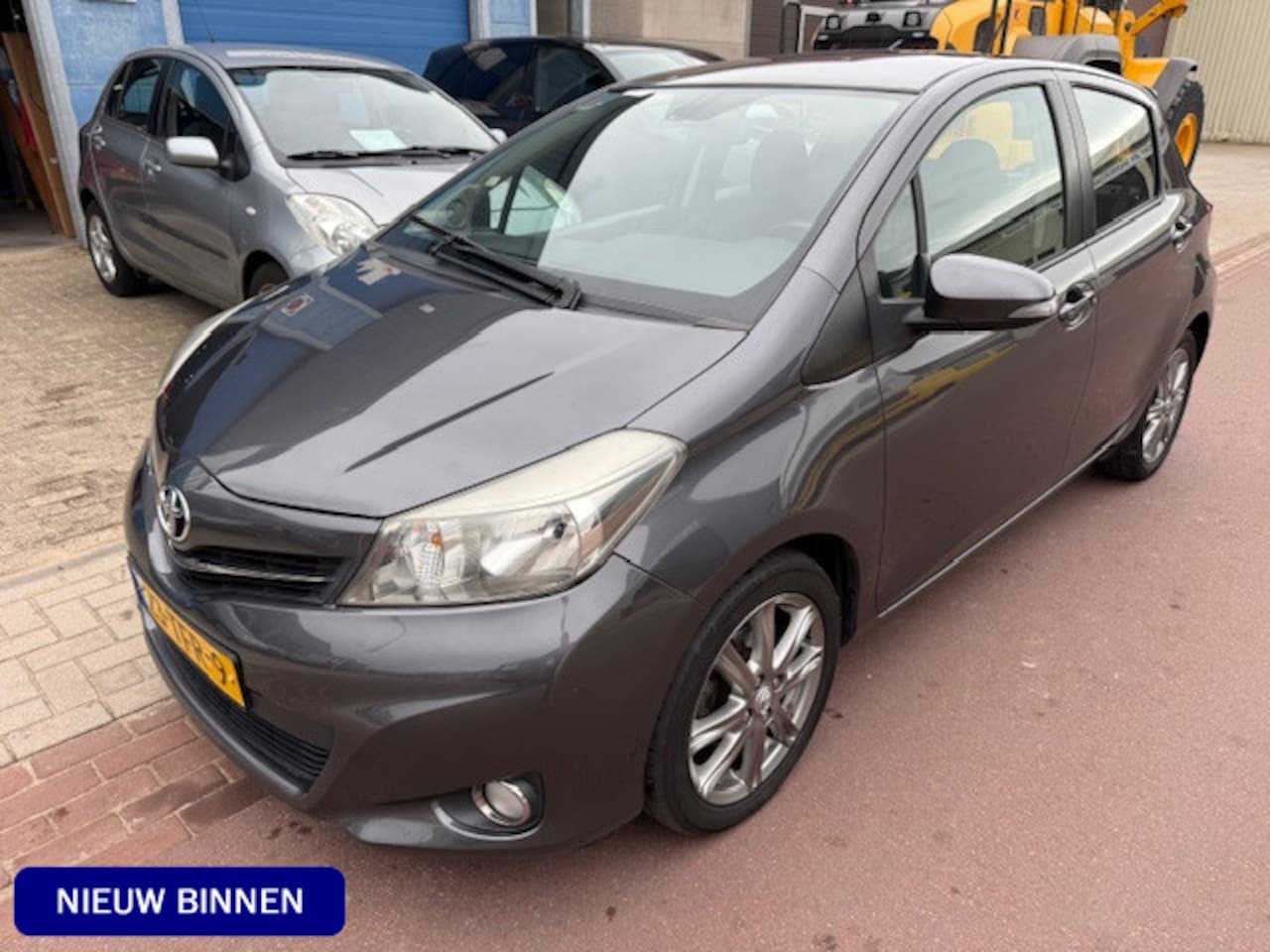 Toyota Yaris - 1.3 VVT-i Dynamic Keyless Camera Navigatie APK 01-2026 Zeer luxe uitvoering met NAP en boe - AutoWereld.nl