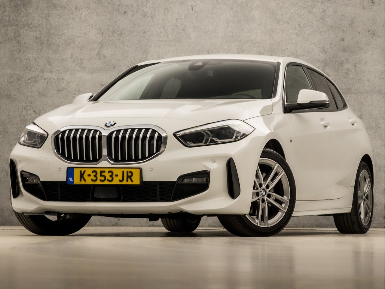 BMW 1-serie - 118i M Sport High Executive Automaat (APPLE CARPLAY, M PAKKET, GROOT NAVI, LEDER, STOELVER - AutoWereld.nl