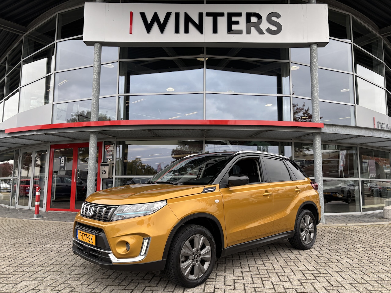 Suzuki Vitara - 1.4 Boosterjet Select Smart Hybrid | Navigatie | Camera | Stoelverwarming | Climate Contro - AutoWereld.nl