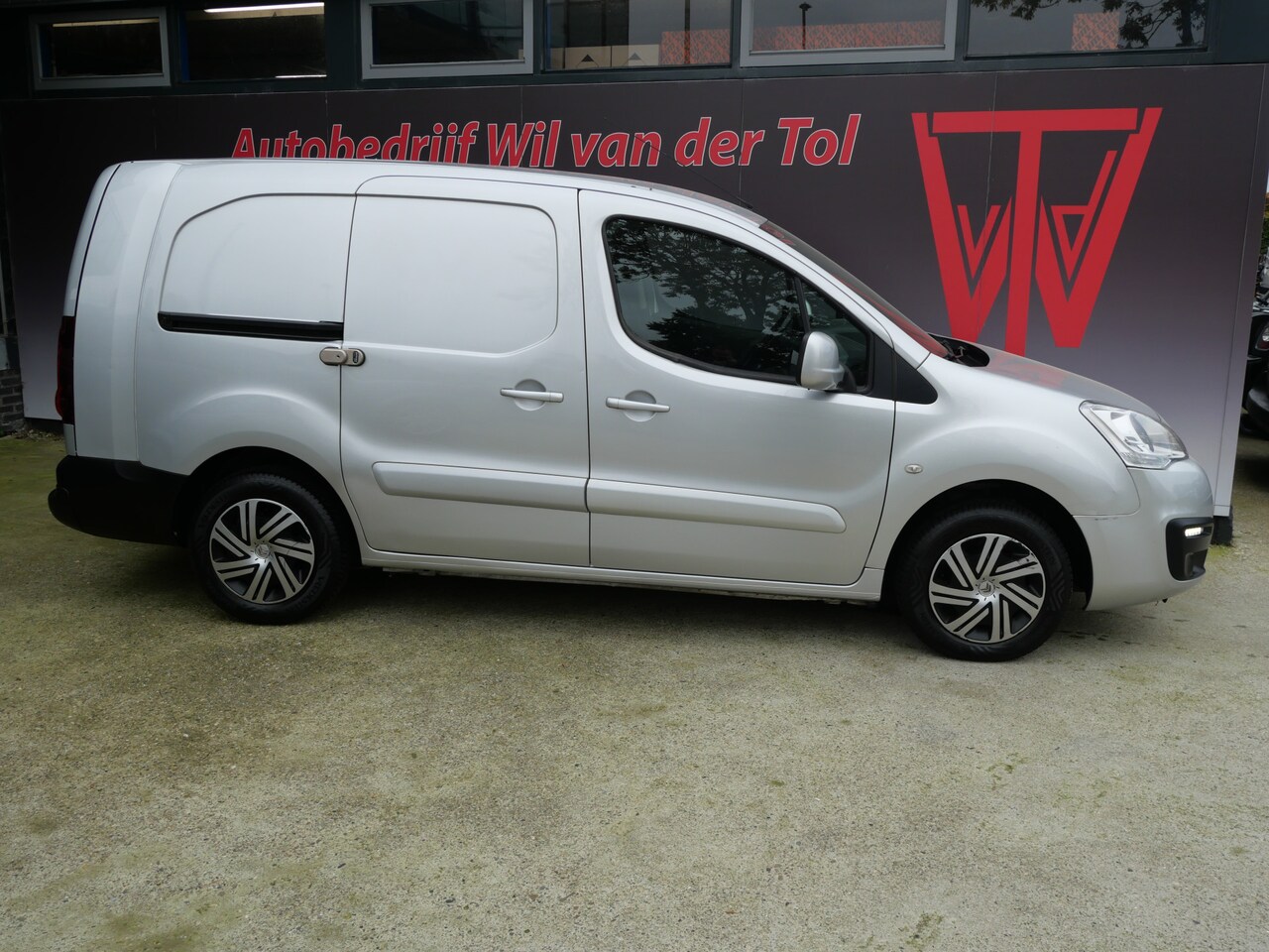Citroën Berlingo XL - 1.6 BlueHDI 100 BUSINESS | CARPLAY | CRUISE | TREKHAAK | EURO 6!! - AutoWereld.nl