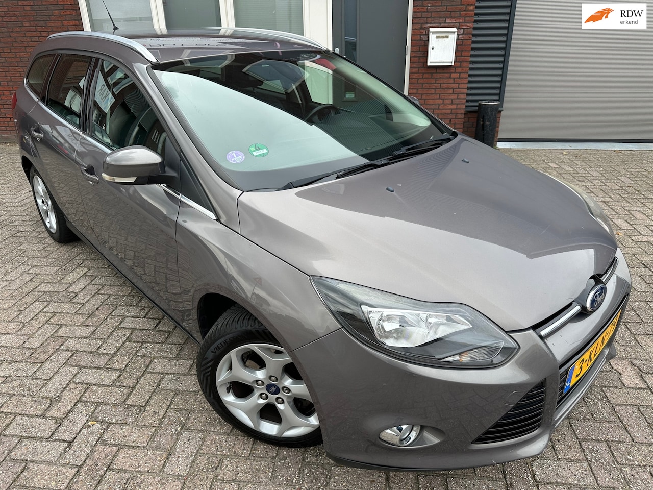 Ford Focus Wagon - 1.0 EcoBoost Titanium / Navi / PDC / Clima / LM - AutoWereld.nl