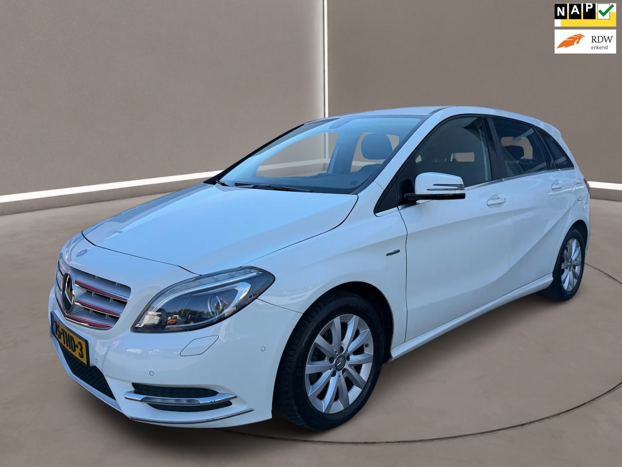 Mercedes-Benz B-klasse - 180 Ambition 122 Pk Airco Navi Xenon Pdc 121 dkm Nap 2e Eig. - AutoWereld.nl
