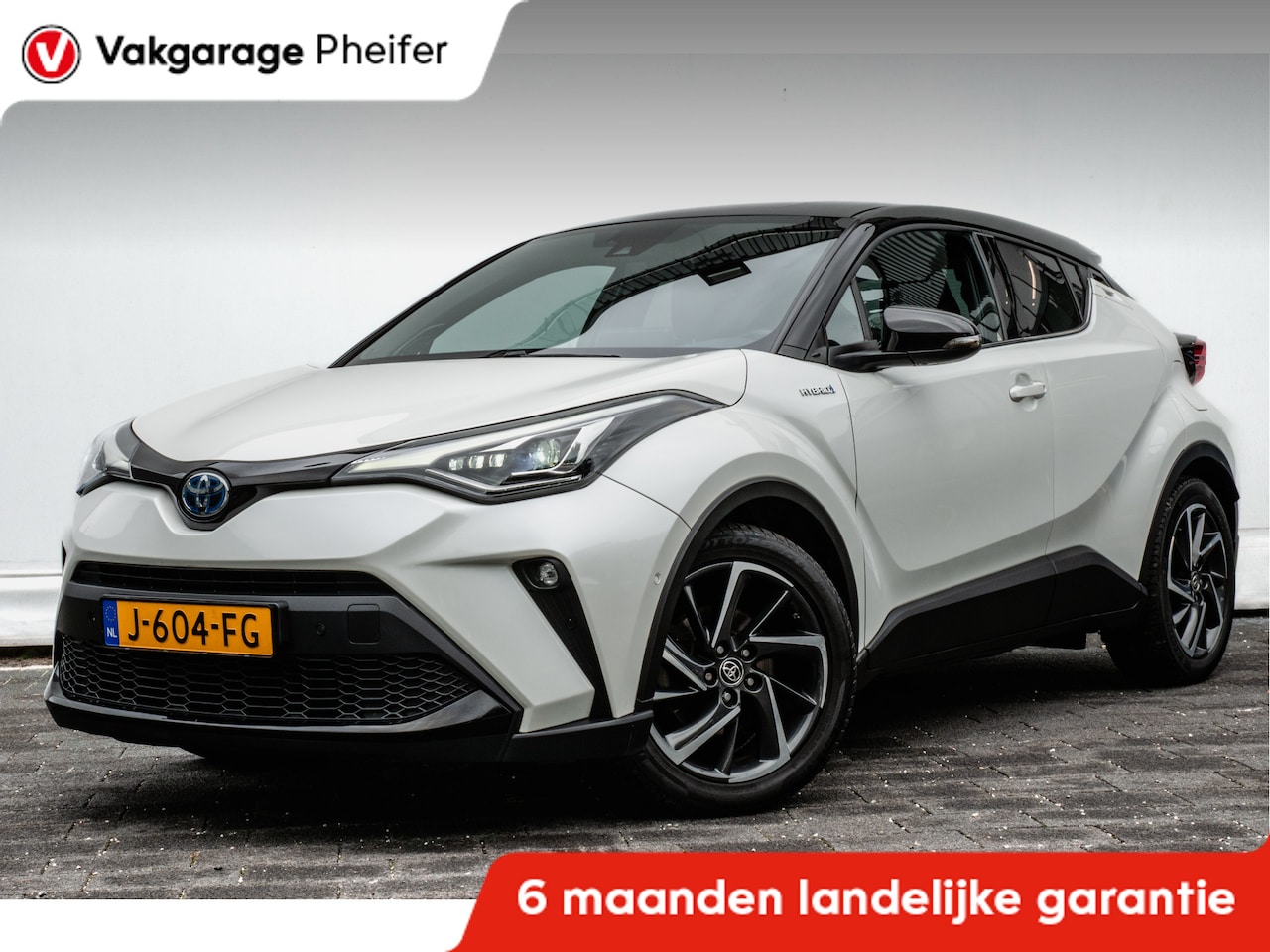 Toyota C-HR - 2.0 180pk Hybrid Bi-Tone Trekhaak/ Stoelverwarming/ Full LED/ Carplay/ JBL audio/ Camera - AutoWereld.nl