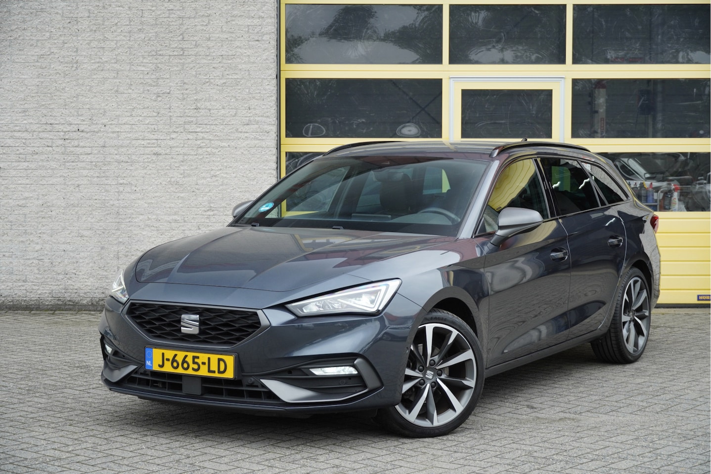 SEAT Leon Sportstourer - 1.5 eTSI 150PK! Automaat FR Launch Edition BJ2020 Lmv 18" | Pdc | Navi | Dynamische knippe - AutoWereld.nl