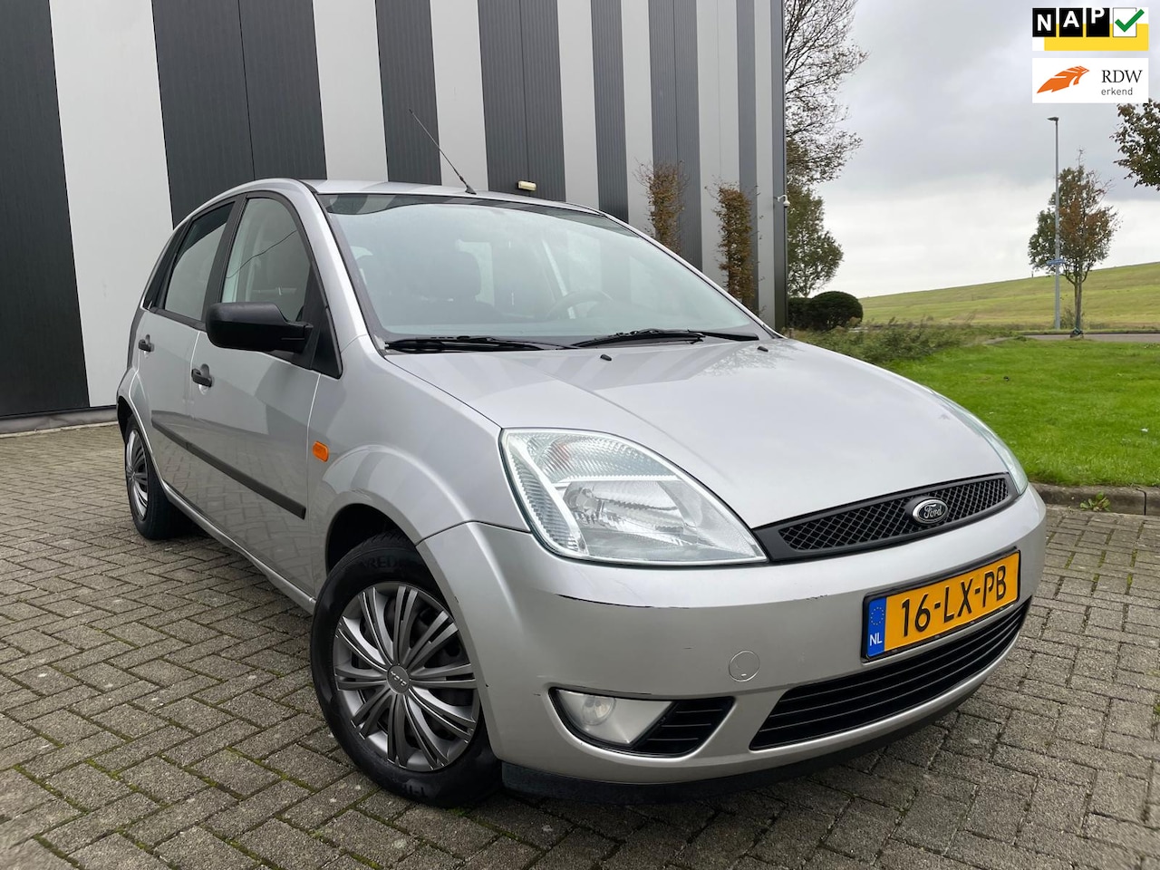 Ford Fiesta - 1.4-16V Trend Automaat-Lage KM-2e Eigenaar-Airco-ElekPakket-2 Sleutels - AutoWereld.nl