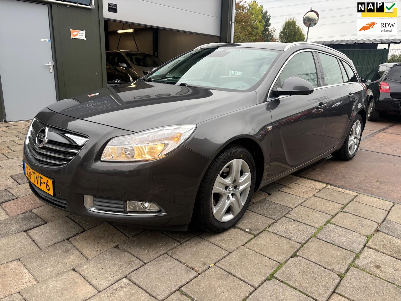 Opel Insignia Sports Tourer - 1.4 Turbo Airco Cruise Navi - AutoWereld.nl
