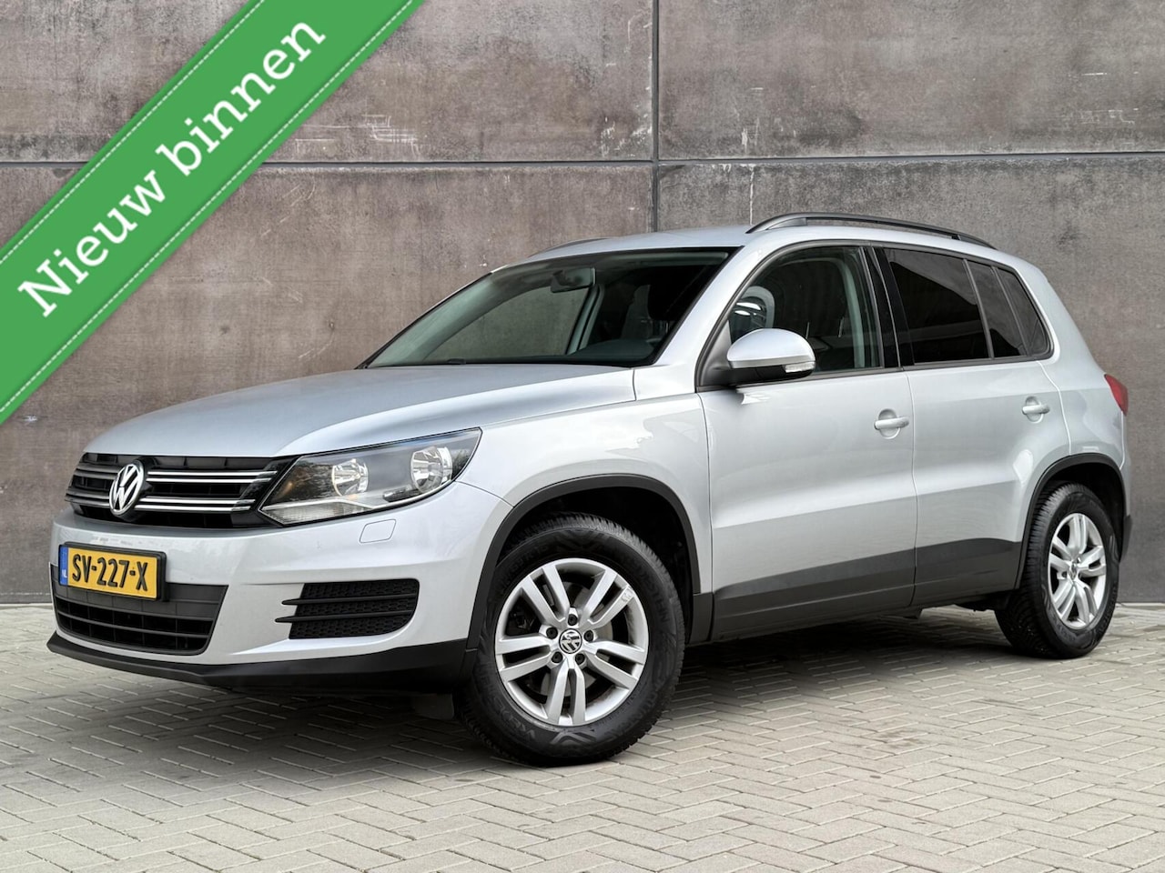 Volkswagen Tiguan - 1.4 TSI Comfort&Design Edition | NWE APK | Dealer onderhouden | Navigatie! - AutoWereld.nl