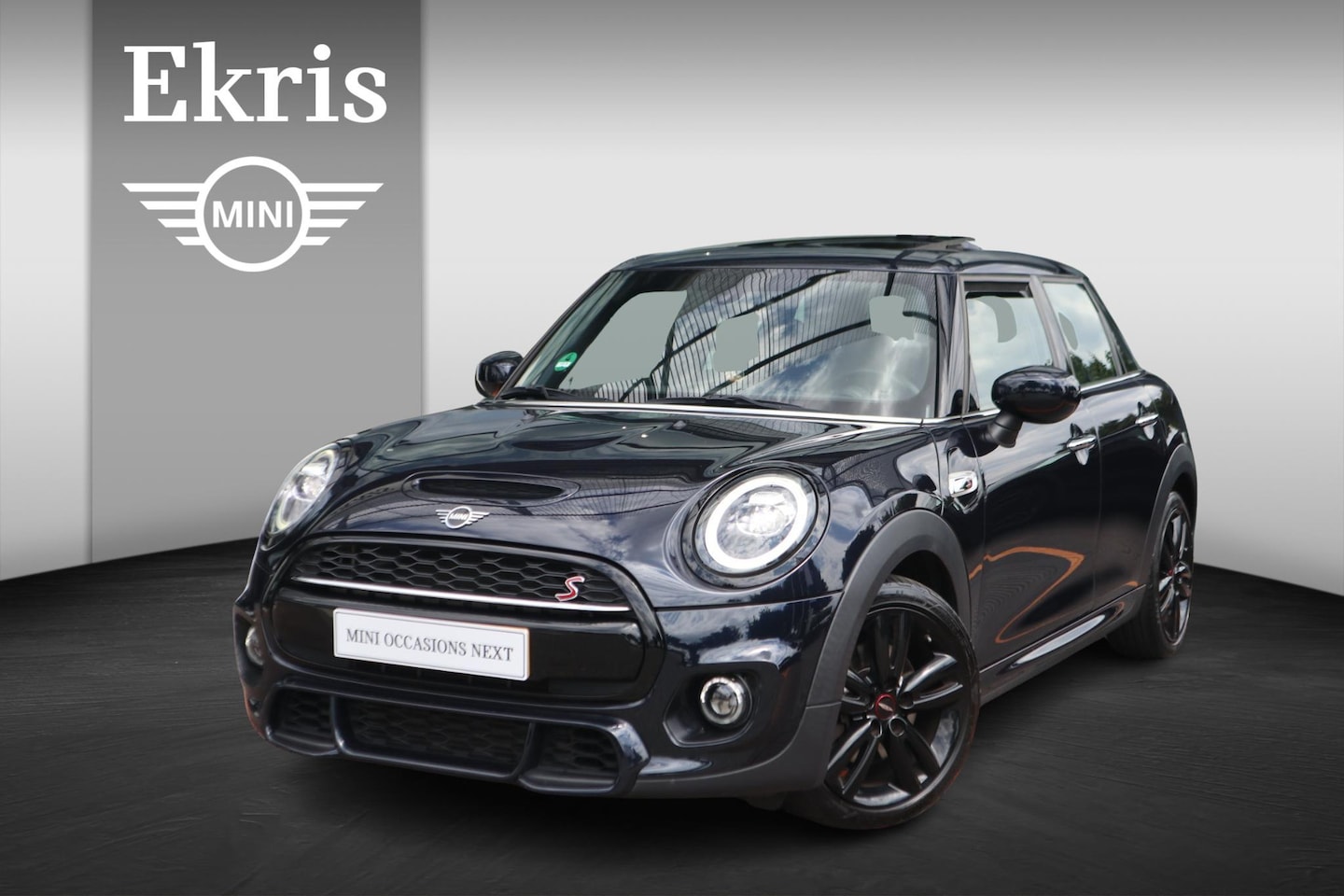 MINI Cooper S - 5-deurs | Hammersmith Edition | JCW-Pakket | Glazen Panoramadak | YOURS Leder | 17" LM | C - AutoWereld.nl