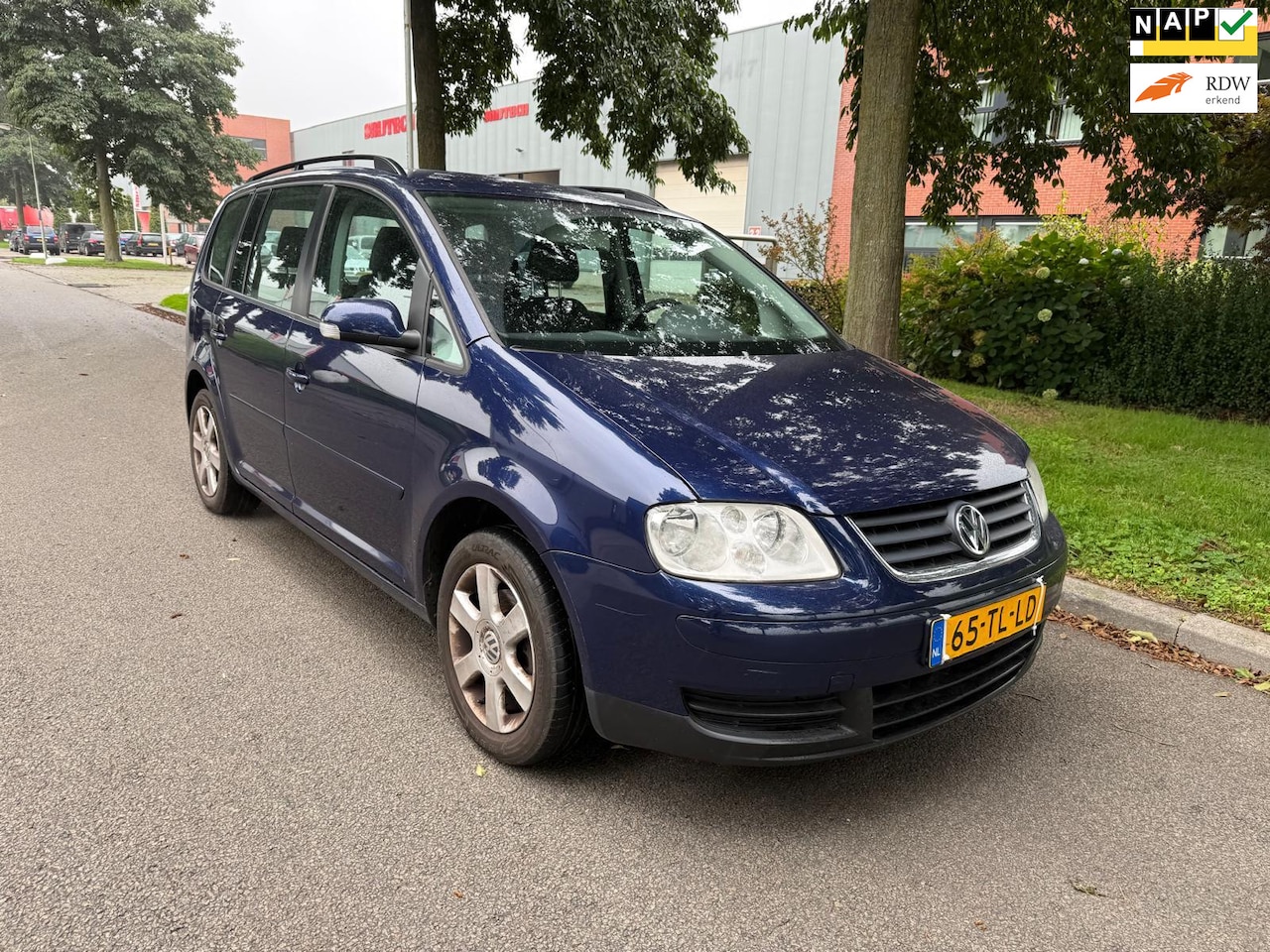 Volkswagen Touran - 2.0-16V FSI Business 2.0-16V FSI Business - AutoWereld.nl