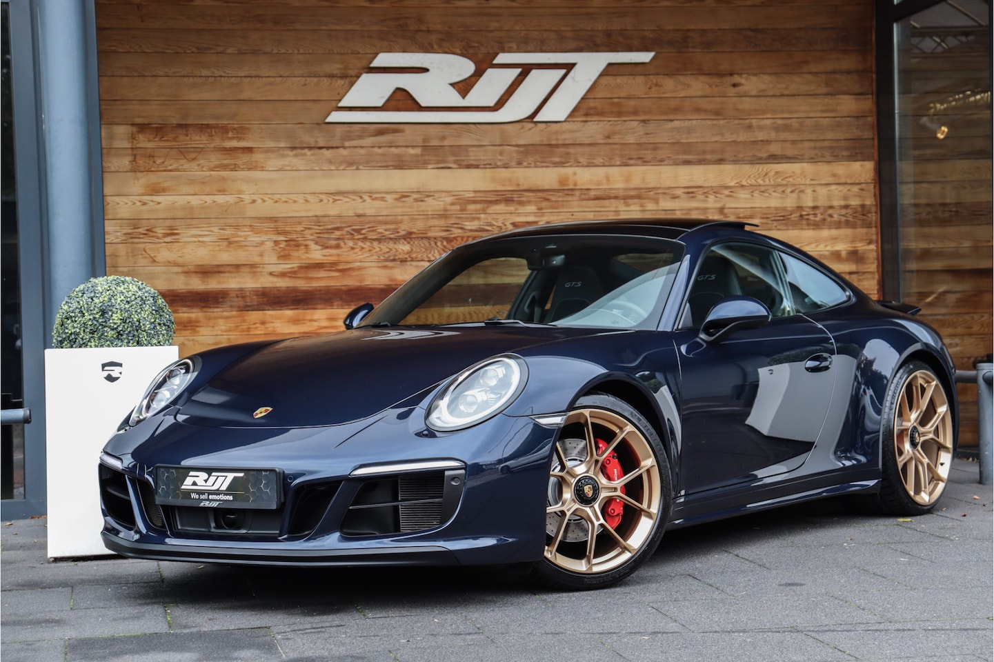 Porsche 911 - 991.2 3.0 Carrera 4 GTS NL auto **Centerlock/Pano/Carbon/Alcantara/Sportuitlaat** - AutoWereld.nl