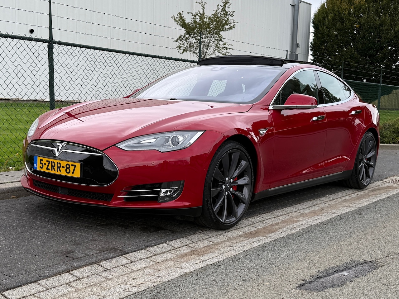 Tesla Model S - P85D Performance free supercharging Soh 92.8% 700PK - AutoWereld.nl