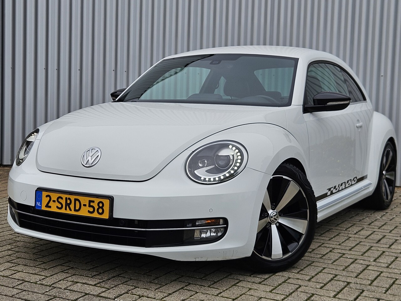 Volkswagen Beetle - 2.0 TSI Sport /Automaat/Leer/Fender/200pk! - AutoWereld.nl