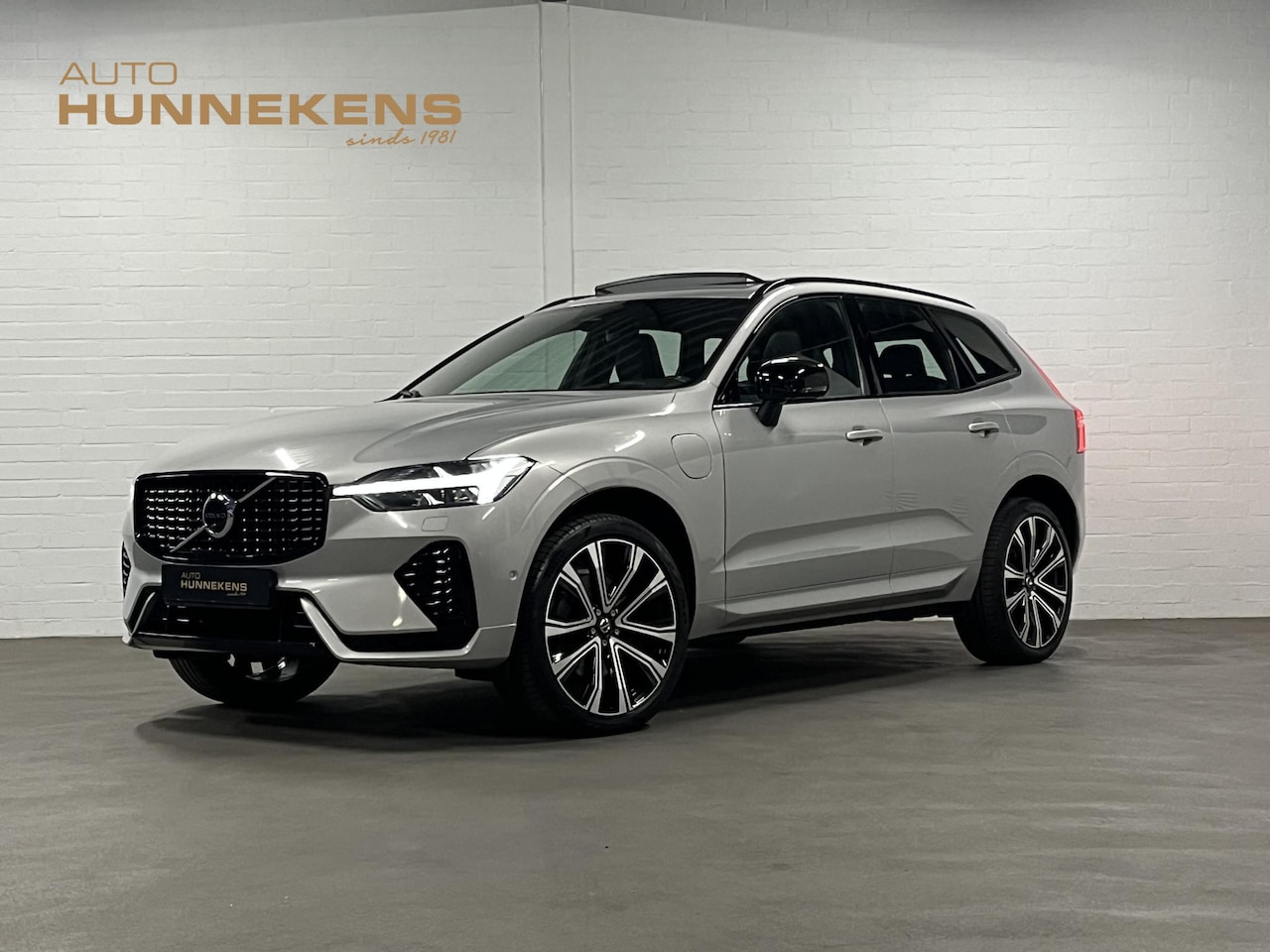 Volvo XC60 - 2.0 T6 Plug-in hybrid AWD R-Design Trekhaak | Long Range | Open dak | Adapt. cruise | 360 - AutoWereld.nl