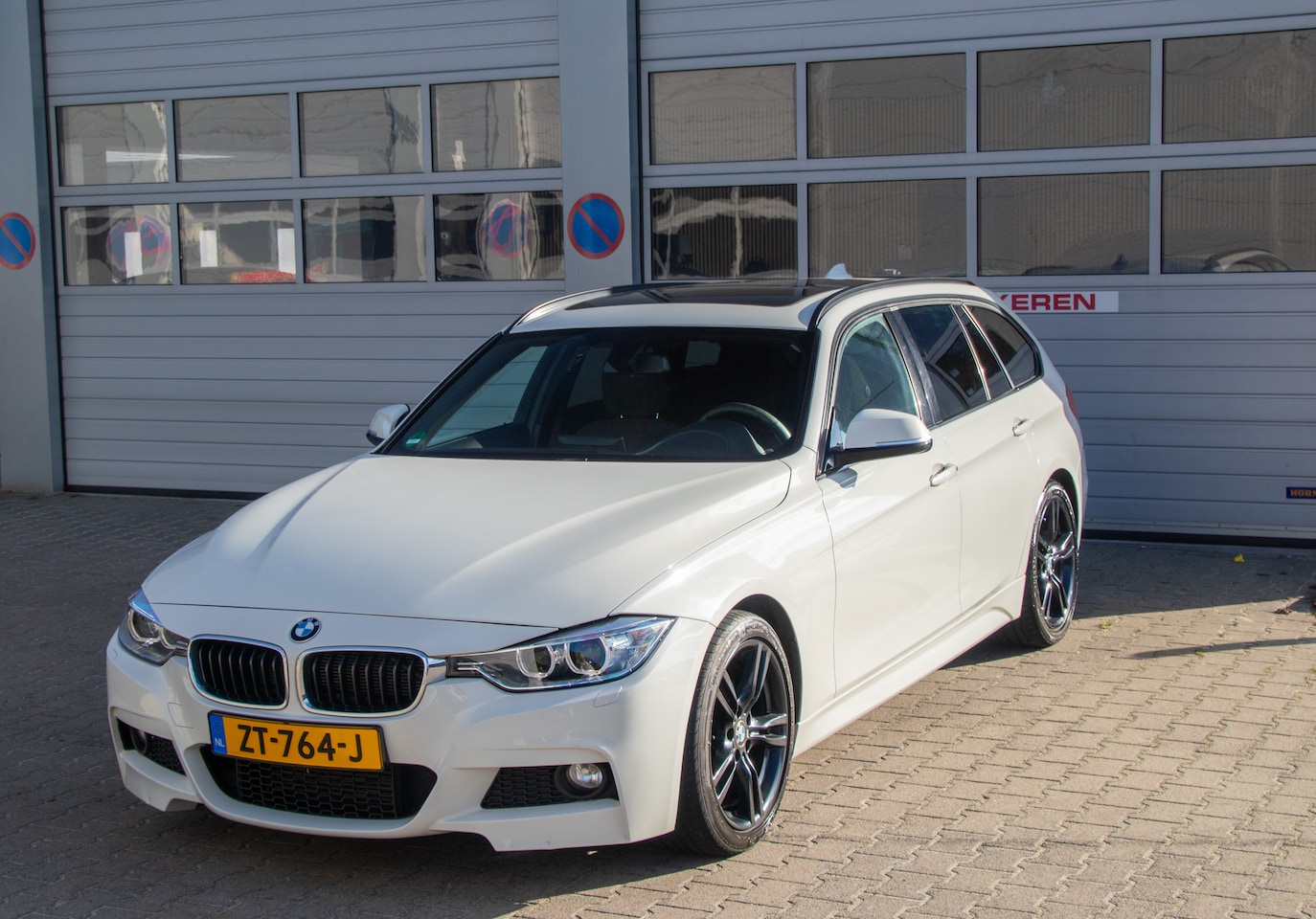 BMW 3-serie Touring - 330d High Executive - AutoWereld.nl