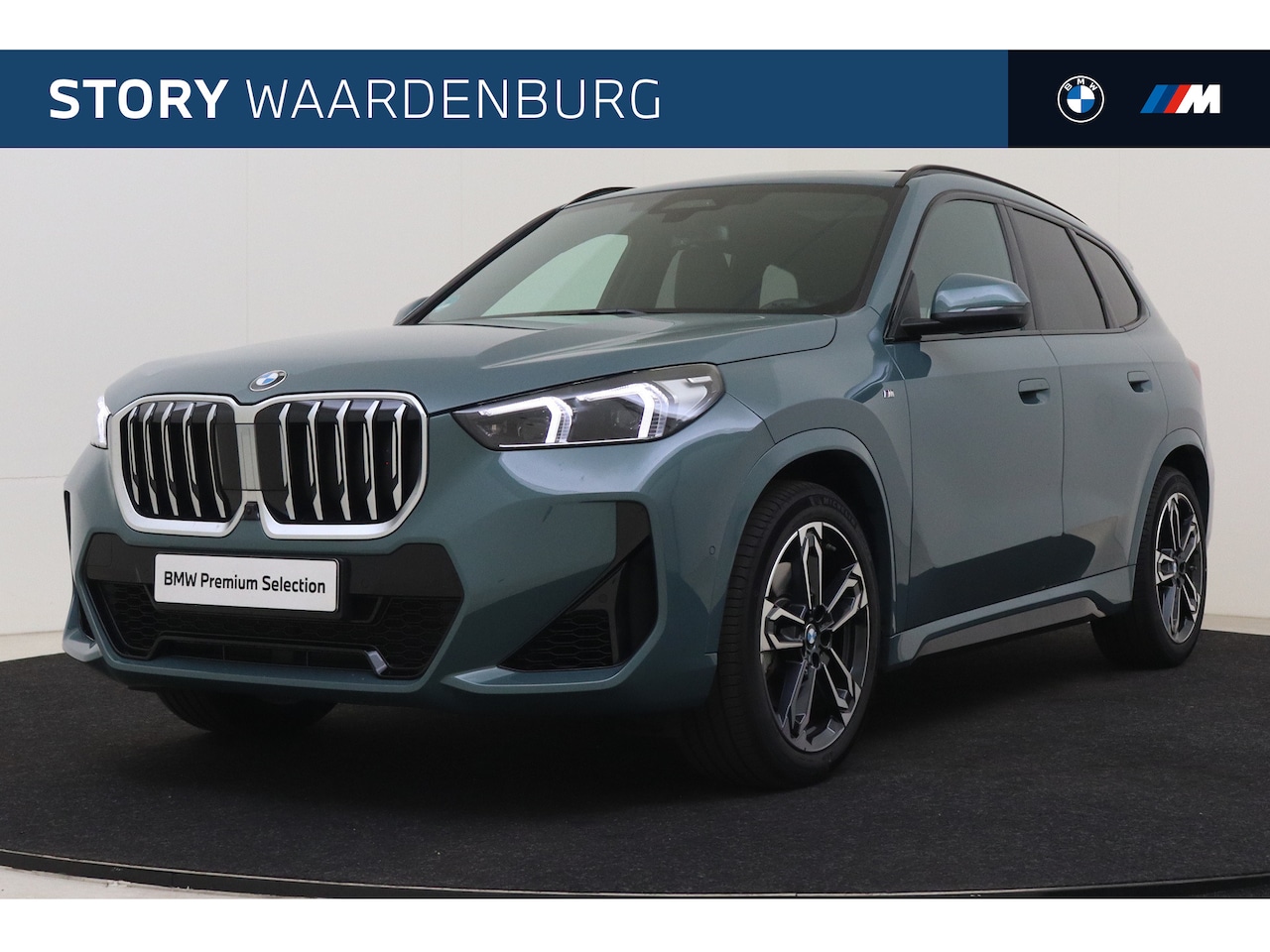 BMW X1 - xDrive23i High Executive M Sport Automaat / Panoramadak / Sportstoelen / Trekhaak / Parkin - AutoWereld.nl