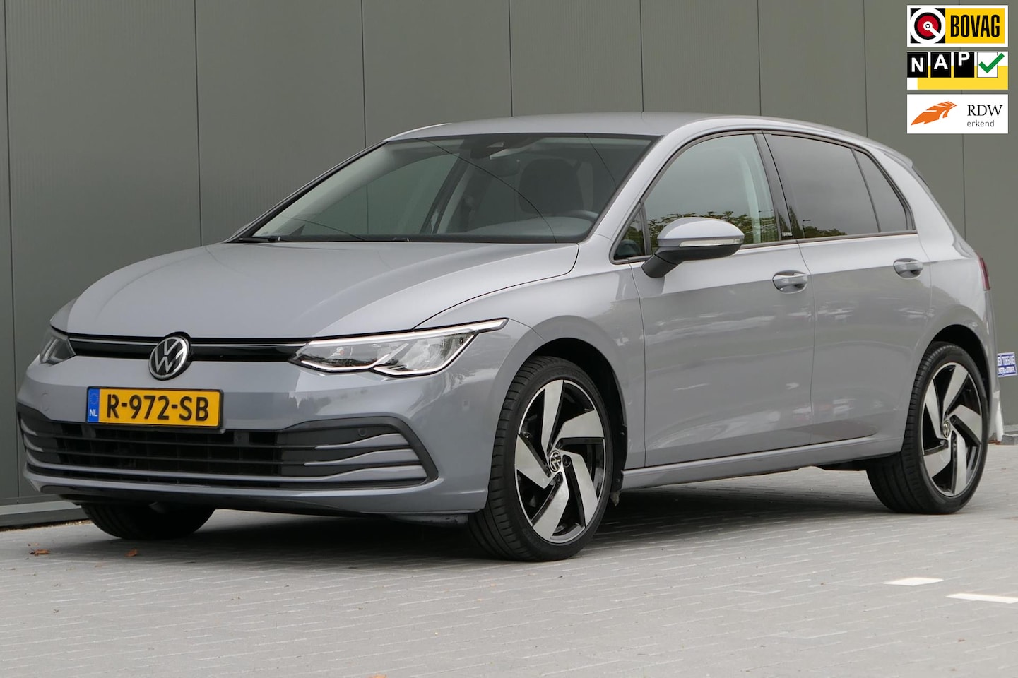 Volkswagen Golf - 1.0 TSI Life Business Navi Stuurverwarming PDC - AutoWereld.nl