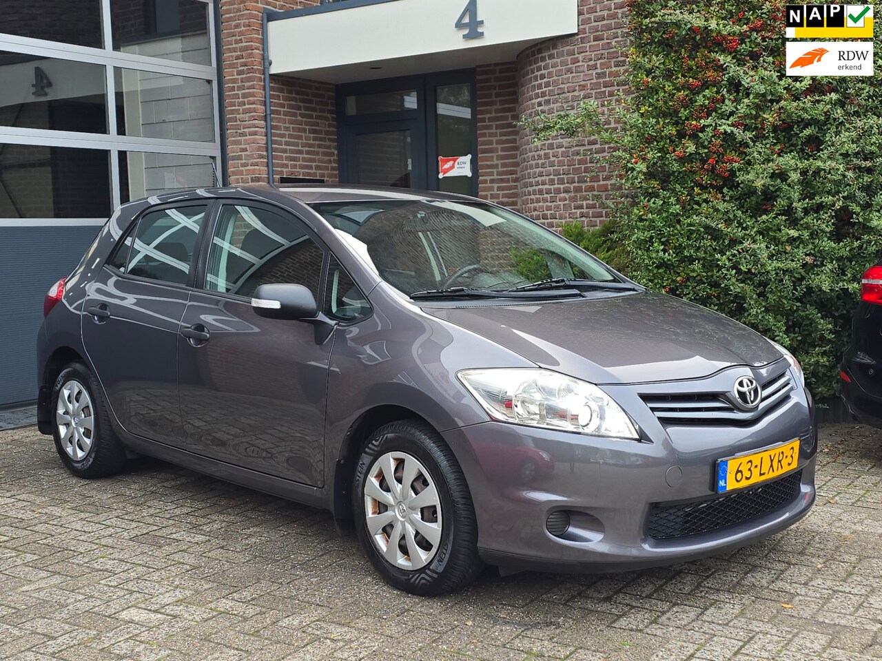 Toyota Auris - 1.3 Comfort Apk |Nap |5DR |Carplay |Trekhaak - AutoWereld.nl
